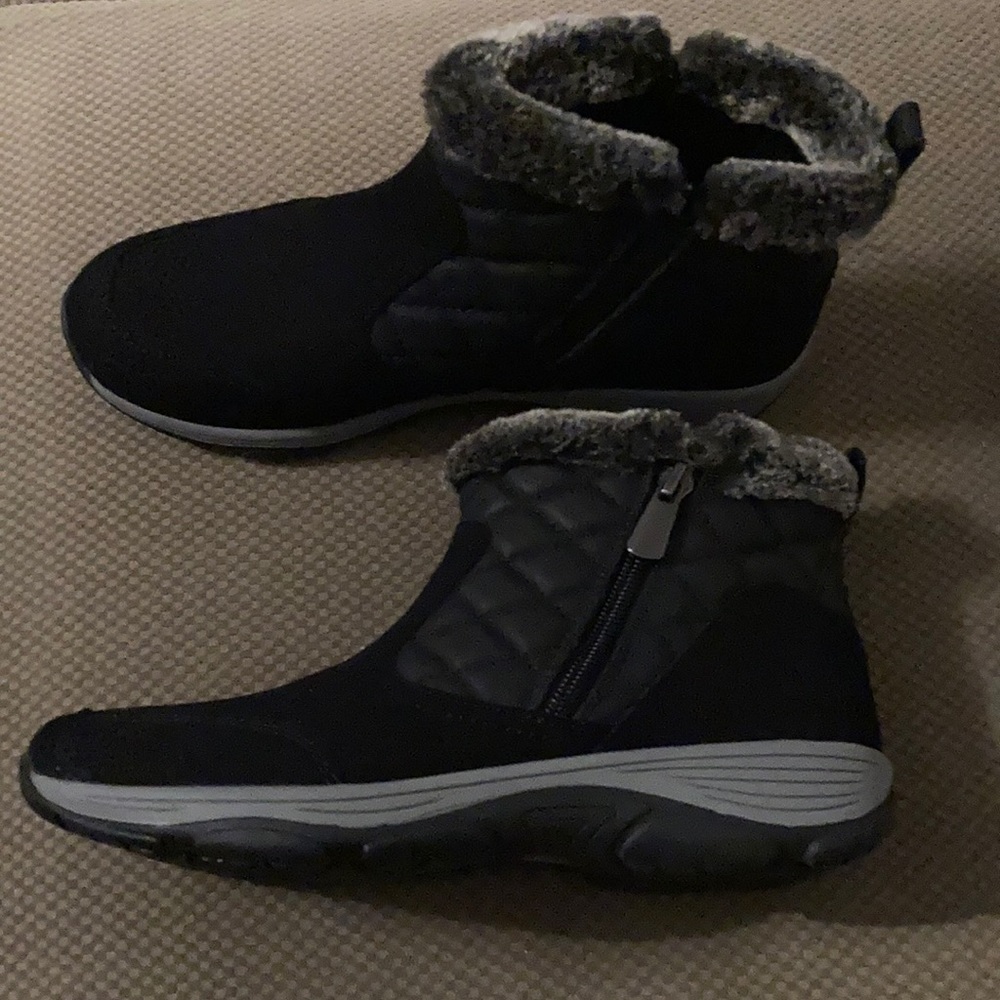 Black winter boots